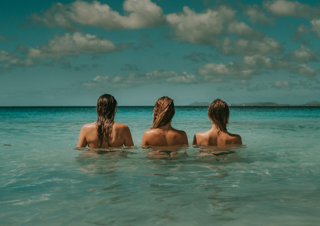 Sommer, Frauen im Meer